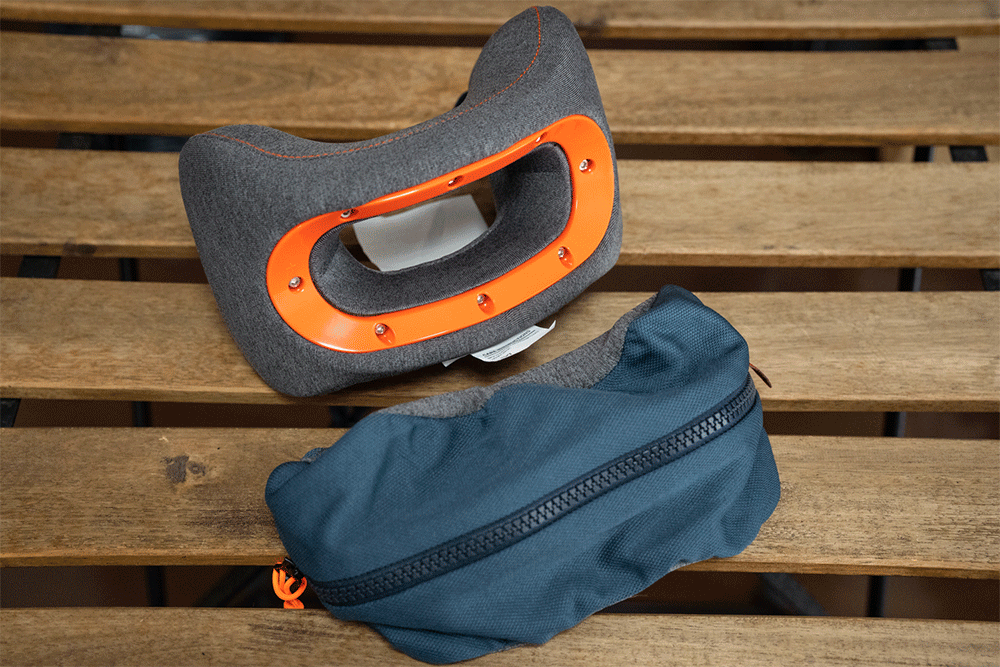 飛行機や新幹線など長距離移動のお供にいかが？ しっかり首を