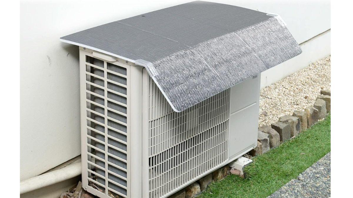 設置は室外機の上に置くだけ。電気代の節約にもなる山善のエアコン