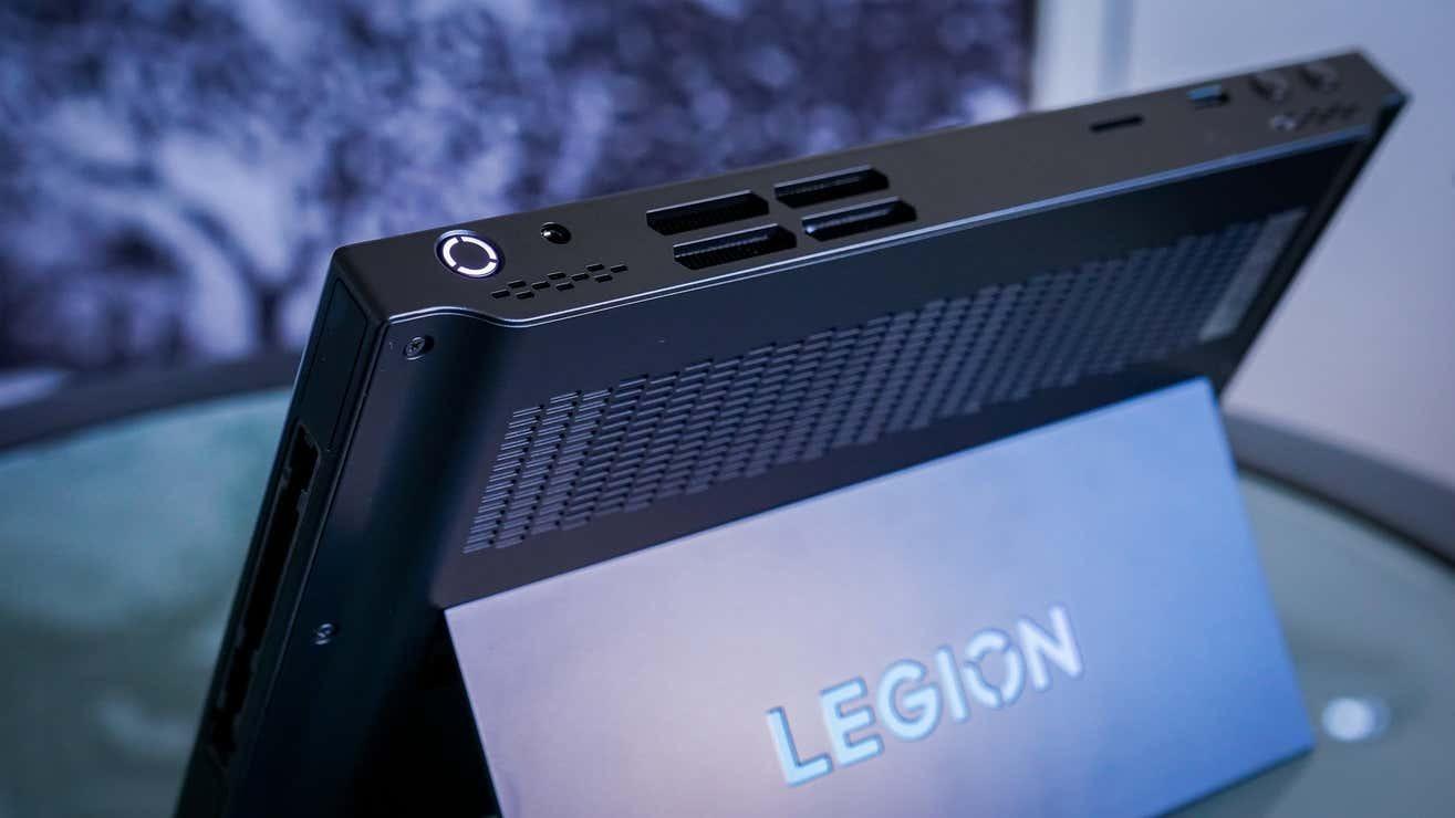 コントローラーが使いやすそう｡モバイルPCゲーム機｢Legion Go