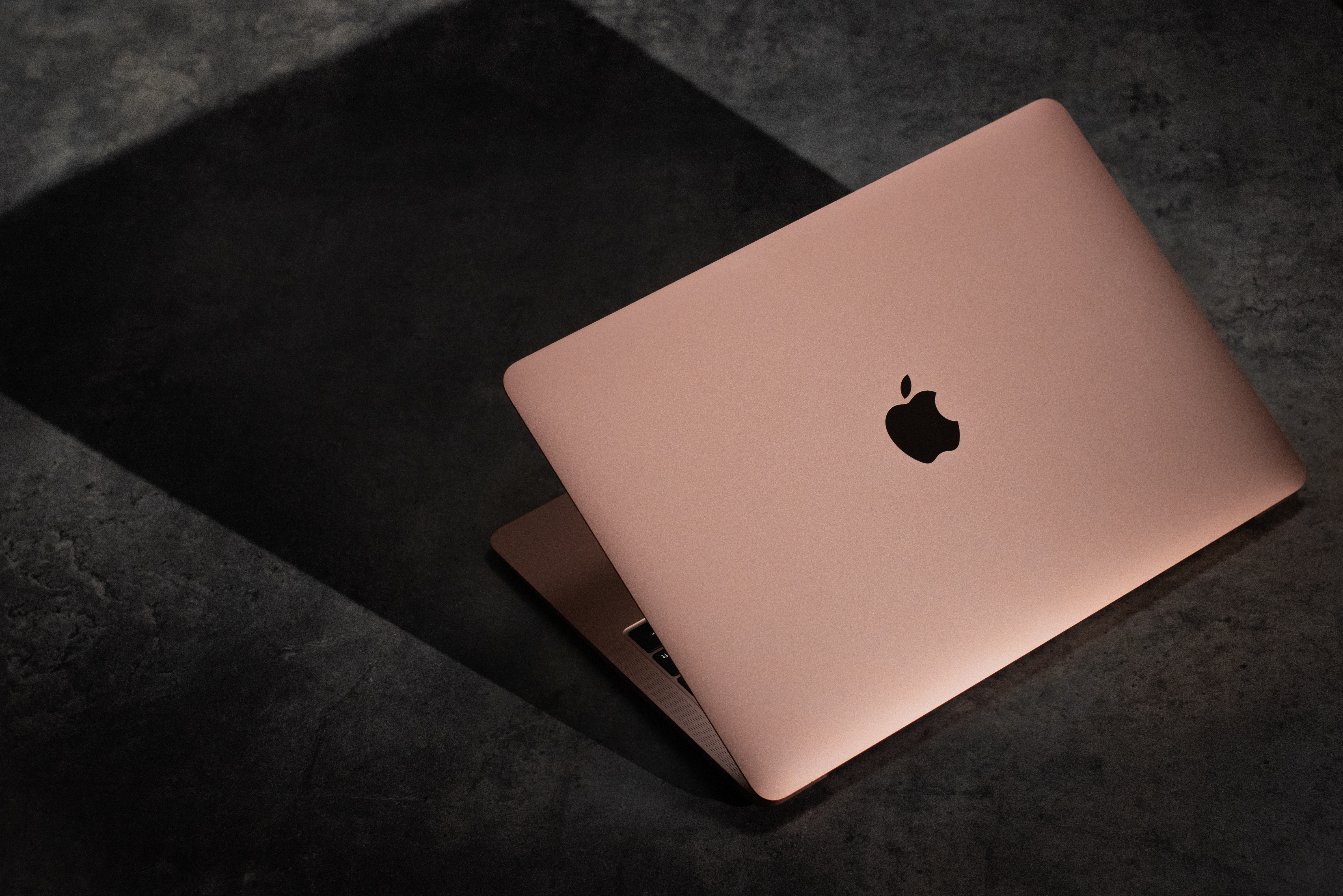 Appleが｢安価なMacBook｣を開発中とのうわさ。リリースは来年 