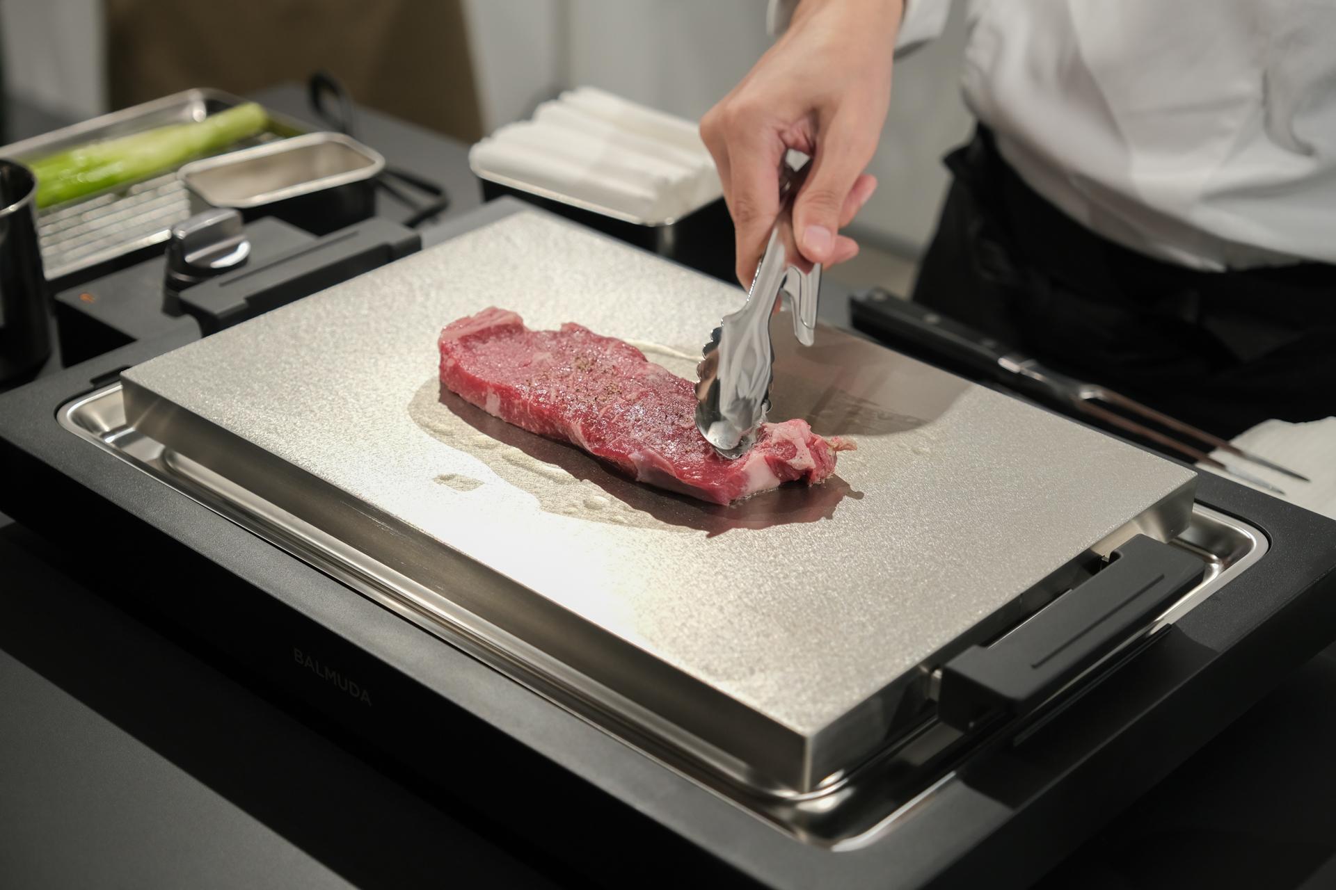 鉄板の厚み＝旨み。本気のホットプレート「BALMUDA The Plate Pro