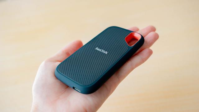 外付けSSD 2TB SanDisk エクストリームポータブル 遠し 防滴防塵
