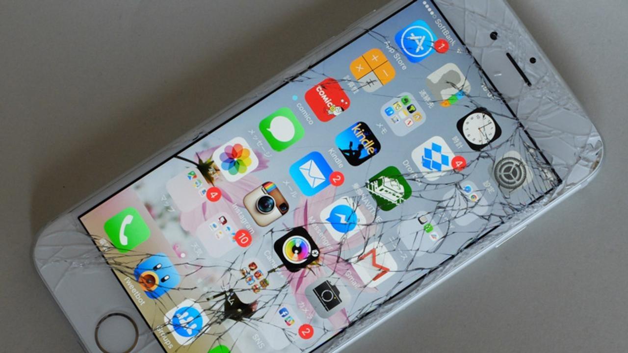 絶対にiPhone 15を割るわけにはいかない。絶対に、絶対にだ
