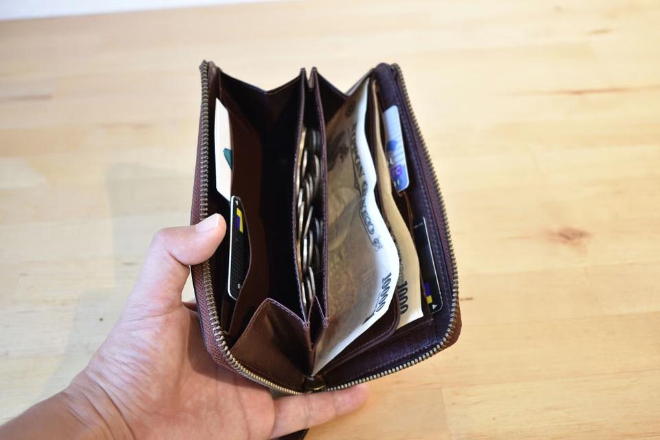 綺麗を維持するミニ長財布。防水本革製｢TIDY2.0 Noble｣を試してみた