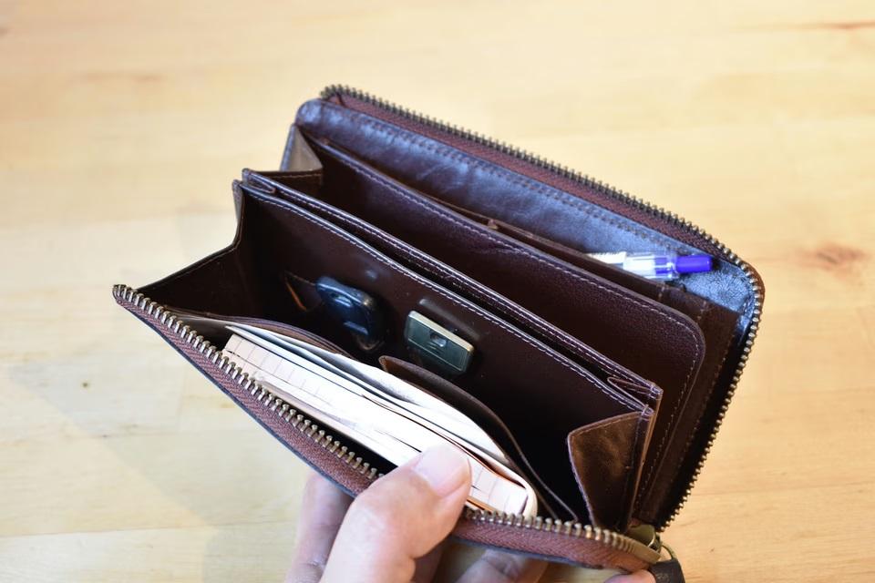 綺麗を維持するミニ長財布。防水本革製｢TIDY2.0 Noble｣を試してみた