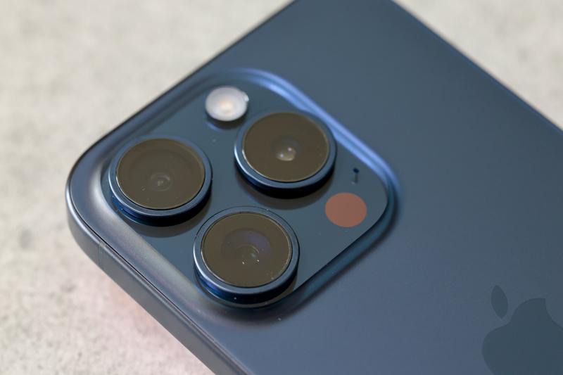 iPhone 15シリーズ、開封。手になじむチタンに萌えちぎる