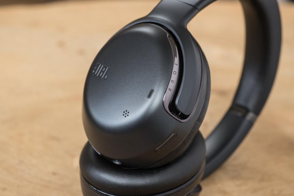 革命レベル｣の呼び声高いJBLの最新ヘッドホンは、何がどうすごい