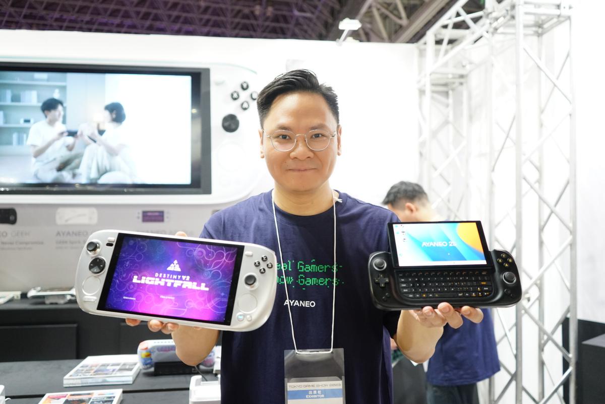 どっちにする？ ポータブルゲーミングPCのAYANEOが2モデルを展示