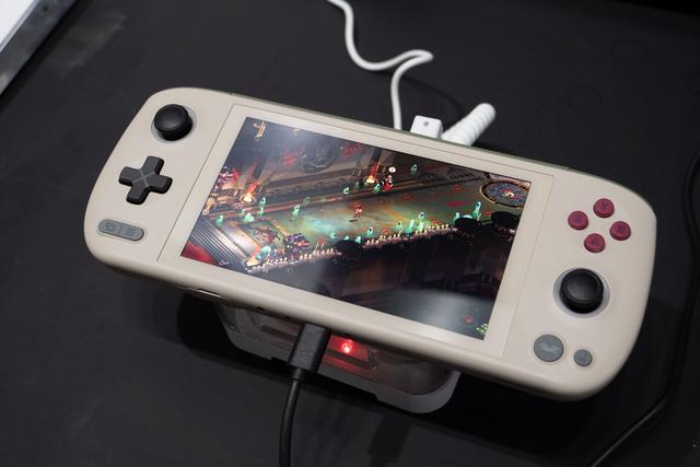 gamingdevice_0007_P1195221