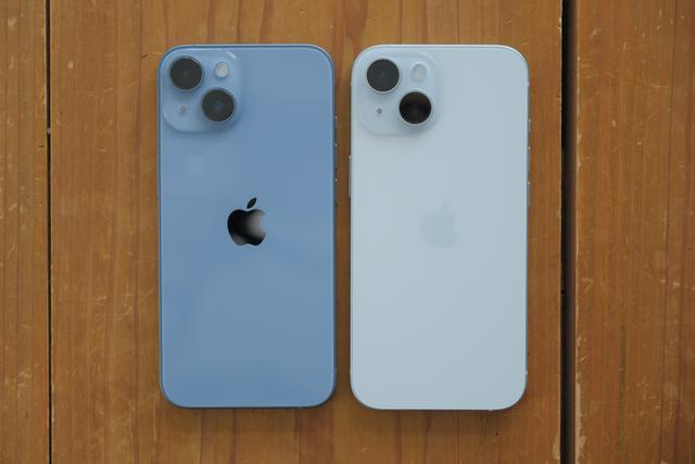 比較】iPhone 15は絶妙の色味、上品な仕上げ。iPhone 14と比べよう 