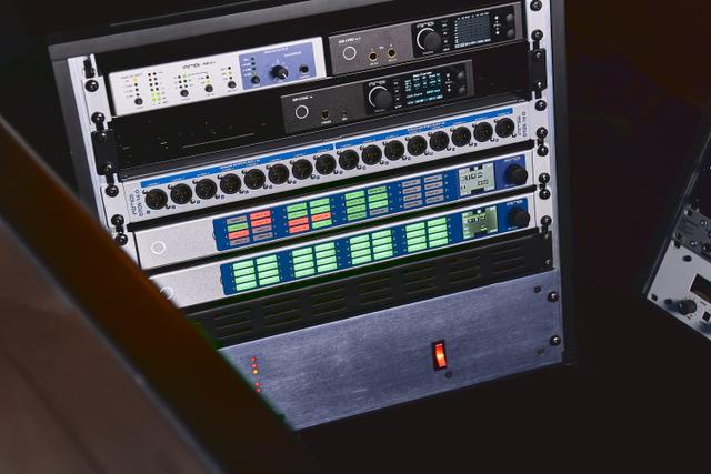 M-32-Pro-II-Rack