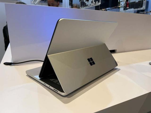 Surface book2 512GB 3万円のsurface 固かっ dock2付