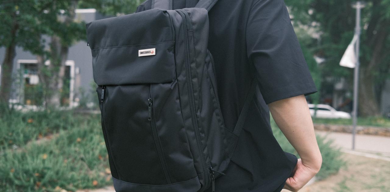 スーツケース•旅行カバン•リュック 旅行や出張に便利なスーツケース風コンパートメントを採用！ 容量も