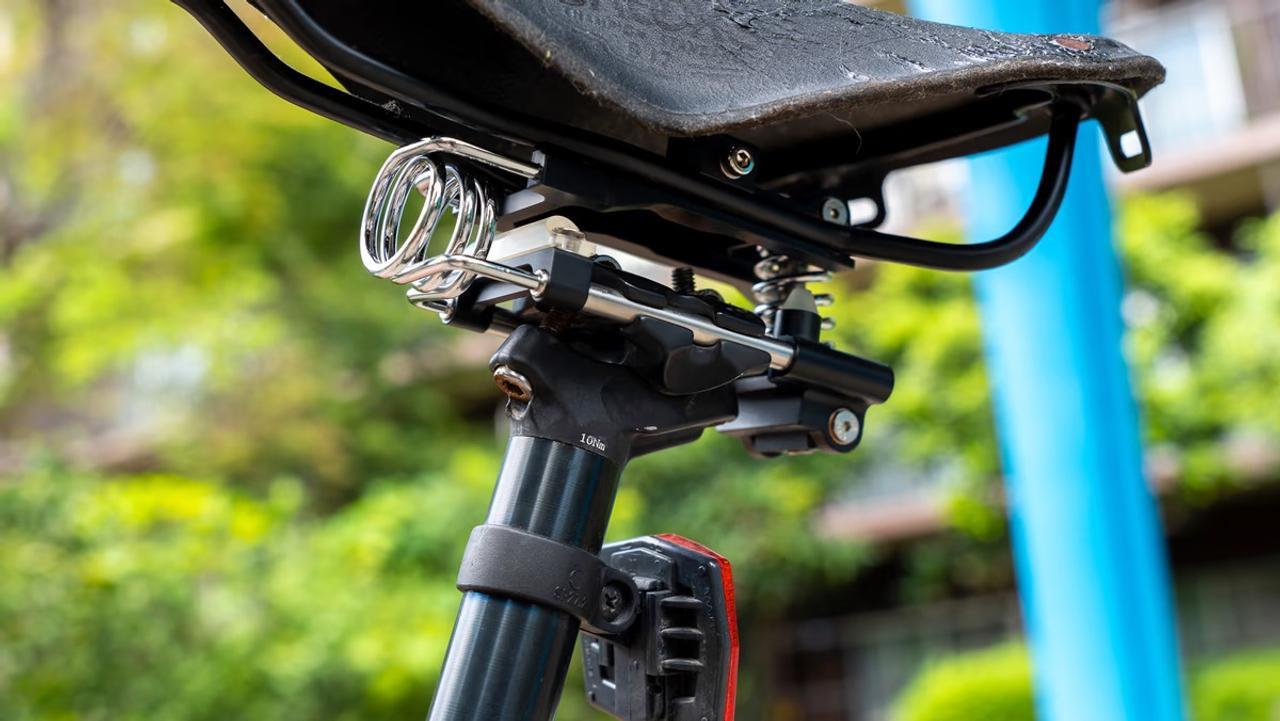 お尻の痛み、もう悩まない！ ｢Air Seat｣で硬い自転車サドルや段差超え 