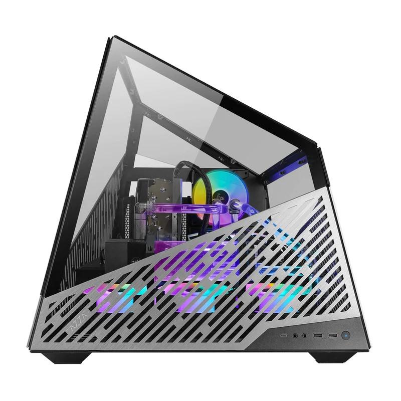 このクリスタルなPCケース。まるで氷山か、水晶の鉱山のよう