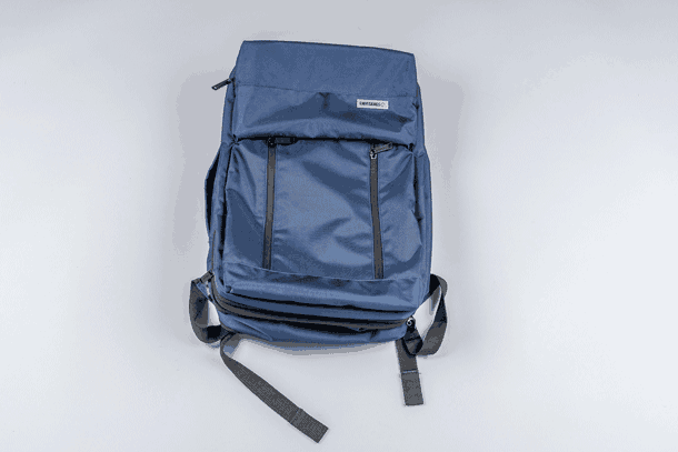 中身はまるでスーツケース。最大30Lの可変式バッグパック｢SWISSBAGS｣の