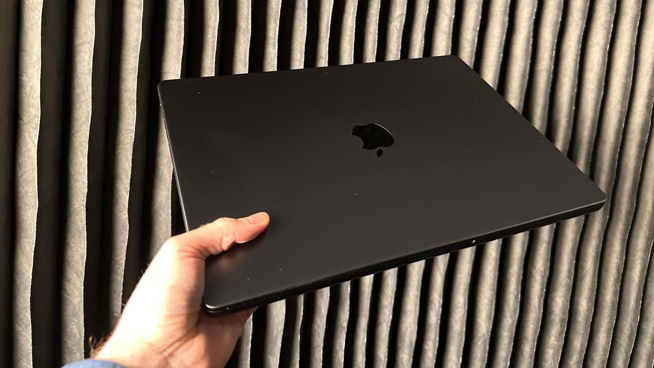 MacBook Pro M3 Pro スペースブラック 14' 2023 - MacBook本体