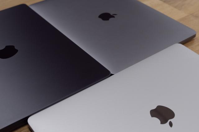 黒の魔力。スペースブラックのMacBook Proは一度見たら忘れられない 