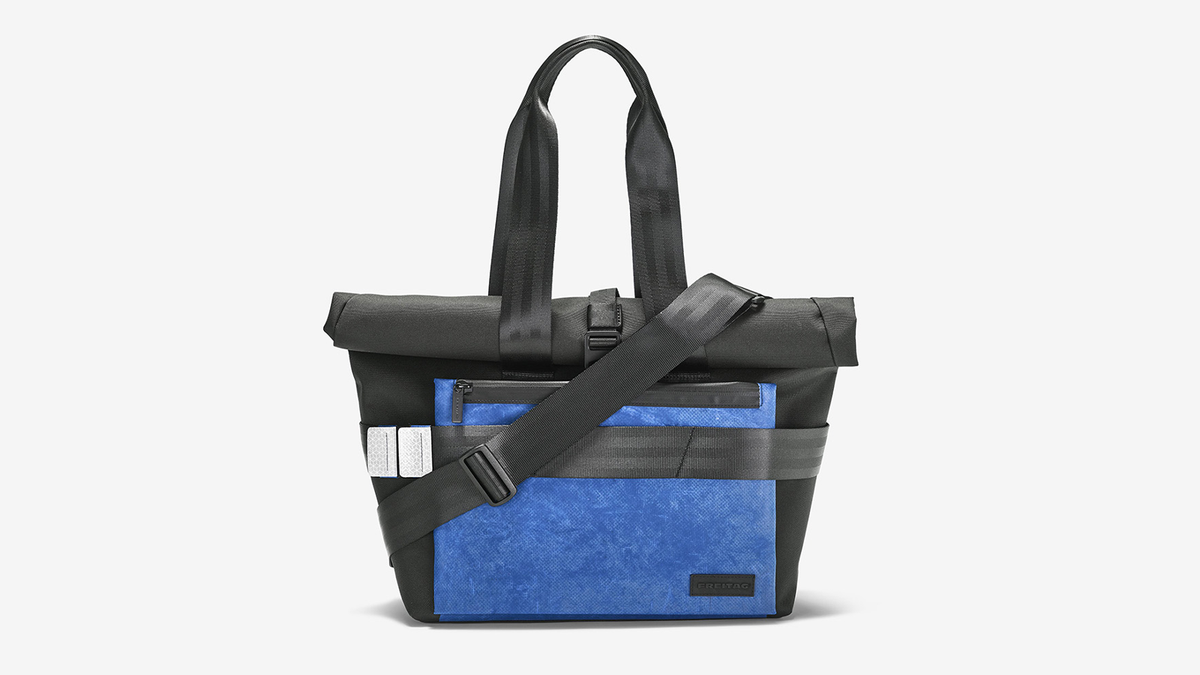 毎日のチャリ移動にぴったり。夜道でキラっと光る大容量ロールトップ