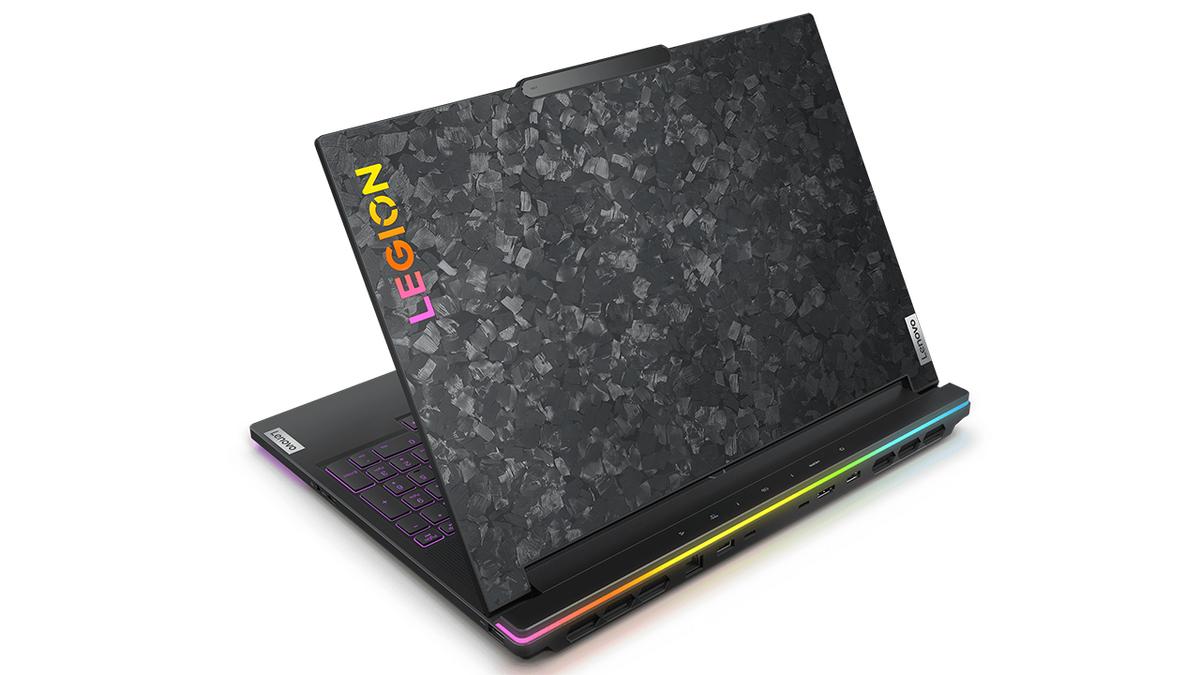 70万円超え。世界初の内循環液冷システム搭載ゲーミングノートPC 