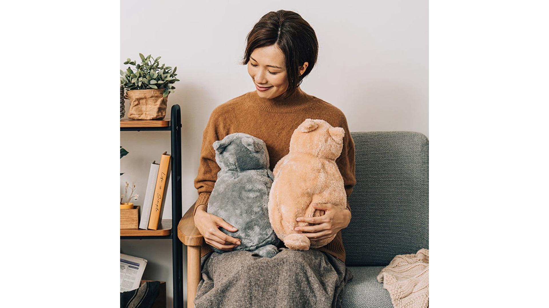 ネコの形をした60℃の湯たんぽなんてサイコーに決まってる