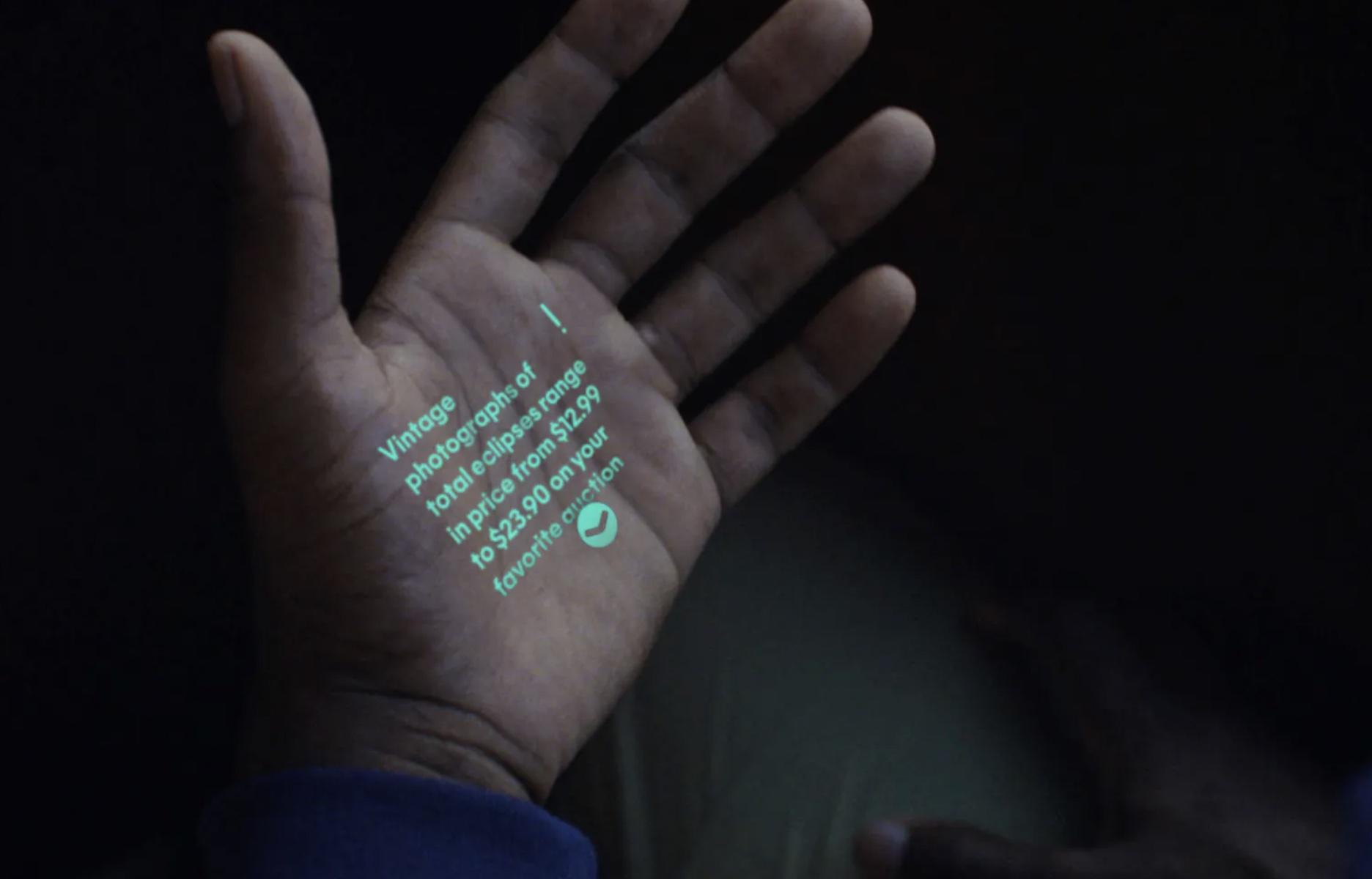 手をかざせば情報が。スマホに代わる次世代端末｢Humane AI Pin
