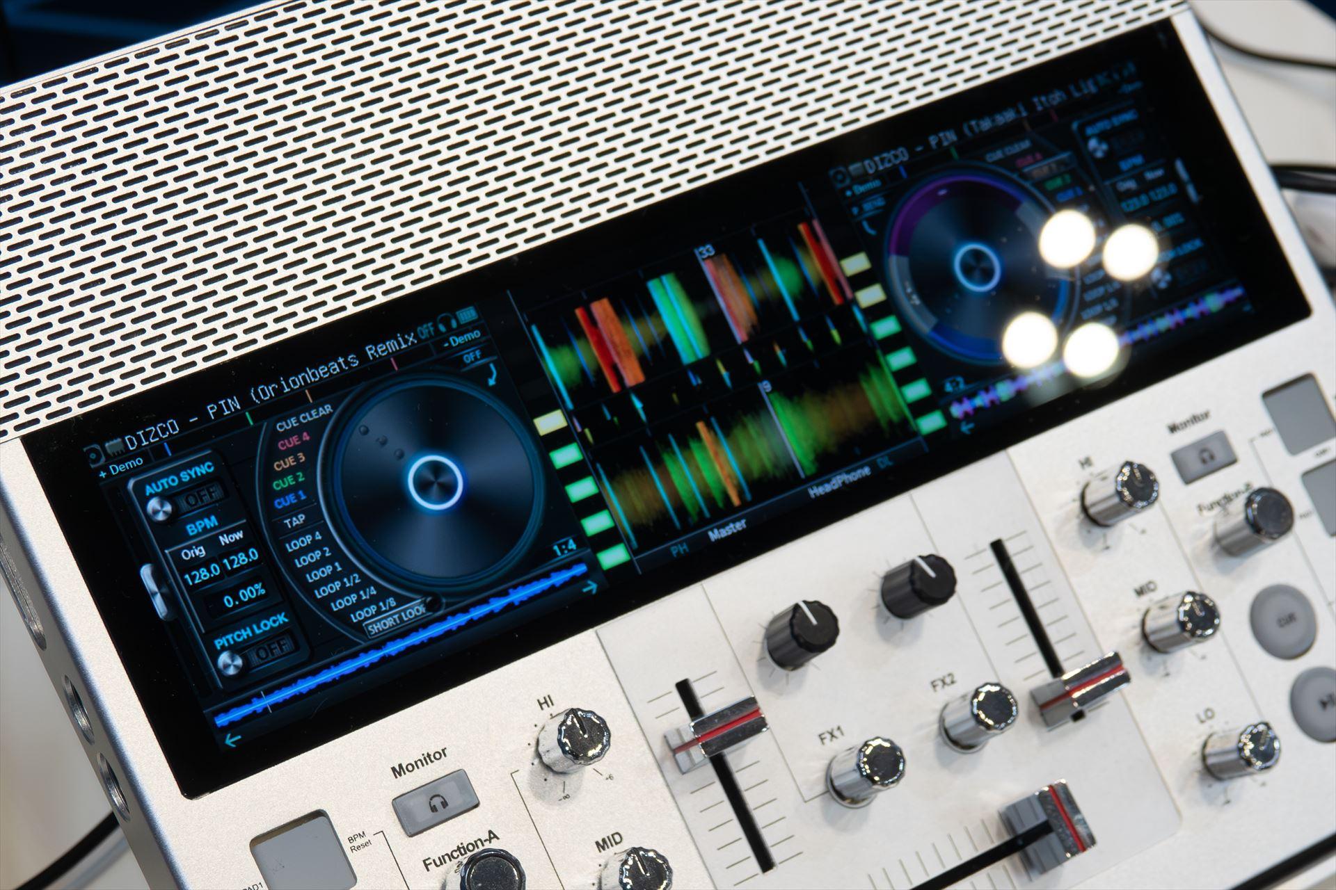 スピーカー内蔵・A4サイズのオールインワンDJ機材を見つけた