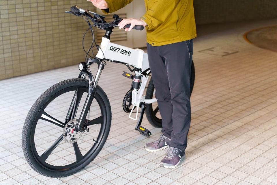 折り畳み可能で車載OK。“電動アシスト×7段変速”な｢ SWIFT HORSE2｣なら