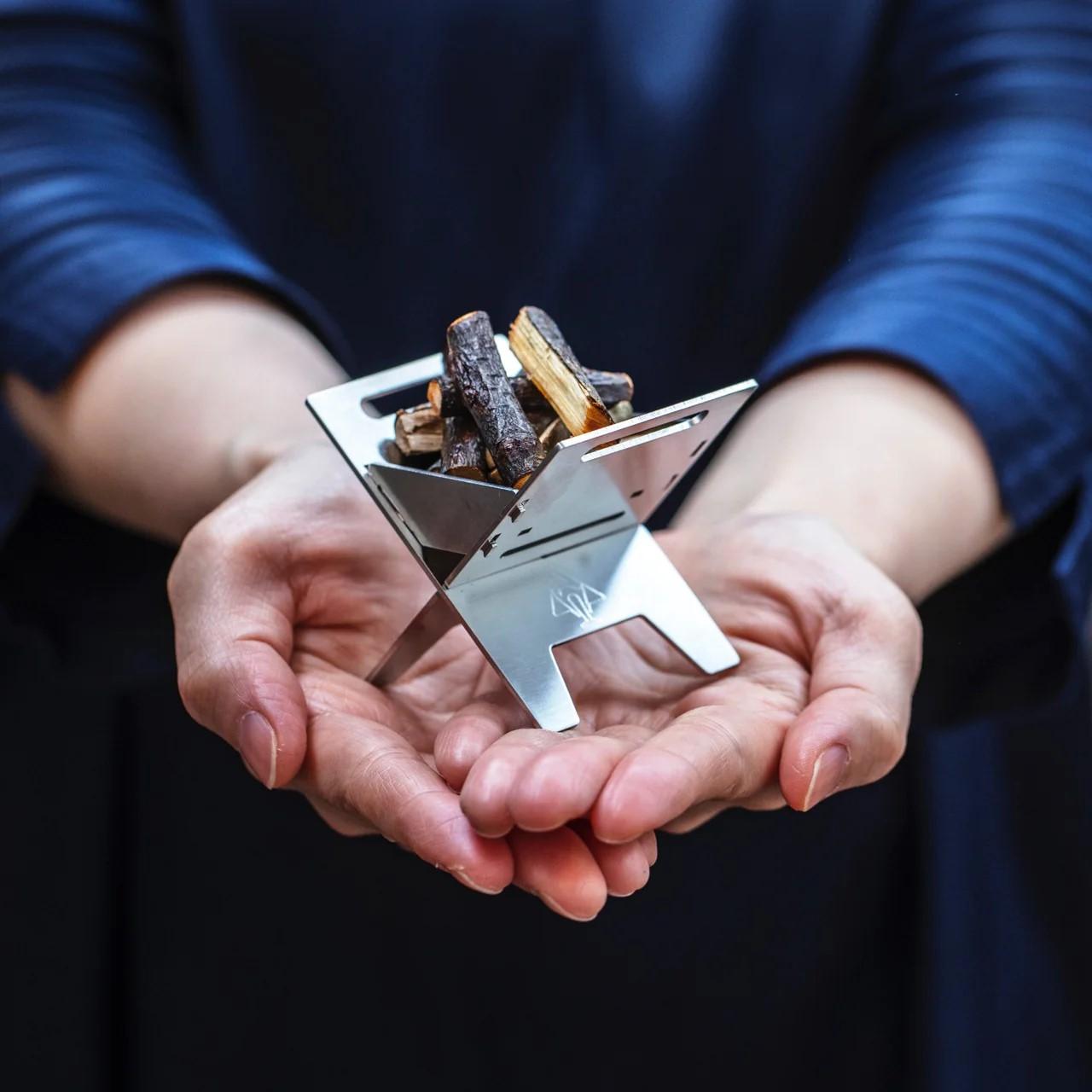 焚き火台型ディフューザー。手のひらサイズでコンロにもなる