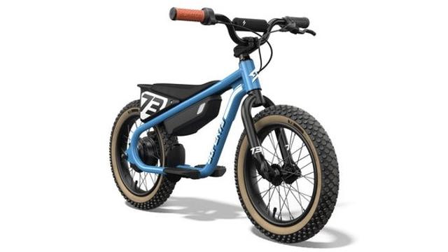 子ども用eバイクでオフロードの覇者を目指せ