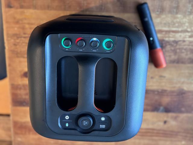 JBLに純正マイクがついて最高音質のパーティカラオケが爆誕