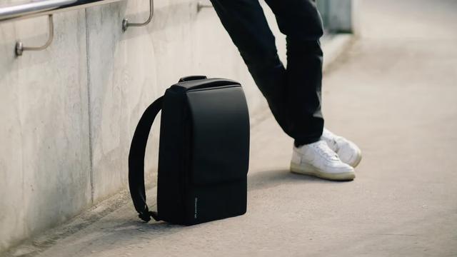 シンプルでスマートだからフォーマルスタイルにも映える！ 容量も 
