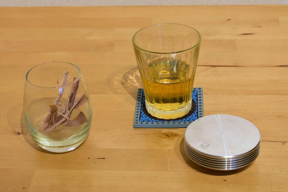 家飲みに燻製ウイスキー。ジュラルミン製のグラストップ燻製器を