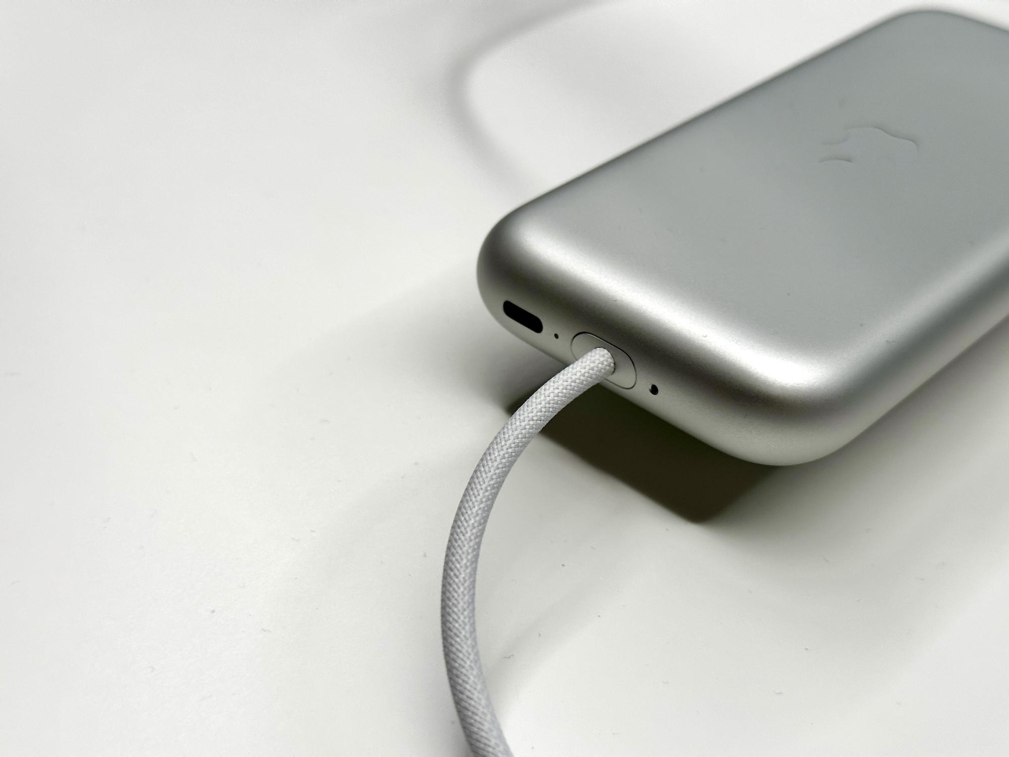 Apple Vision Pro 256GB本体 Belkinバッテリーホルダー レビューBelkin Battery Holder for Apple Vision Pro | アイアリ