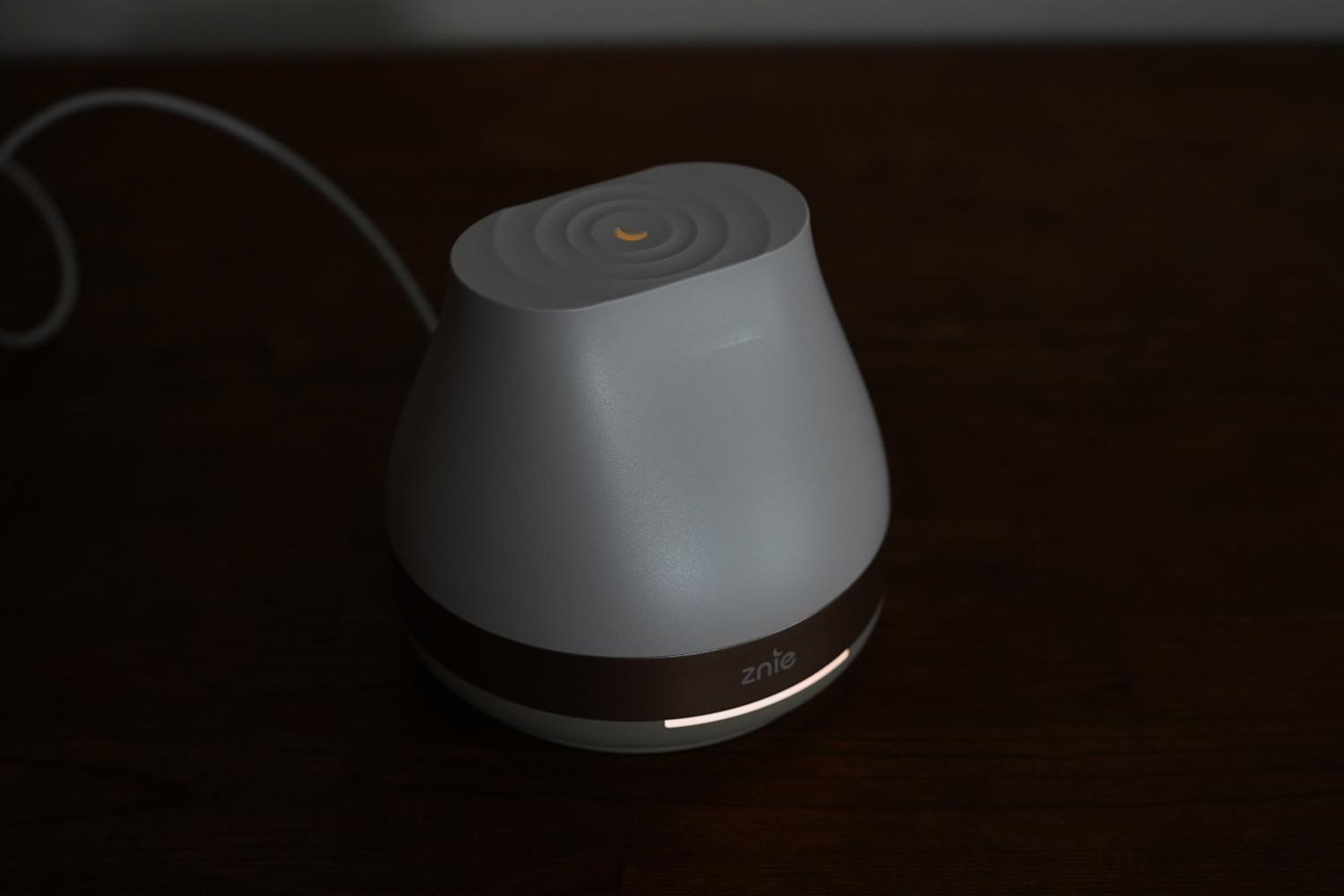 Znie Lite ホワイト 脳波を整えるスリープテック（リラックスや