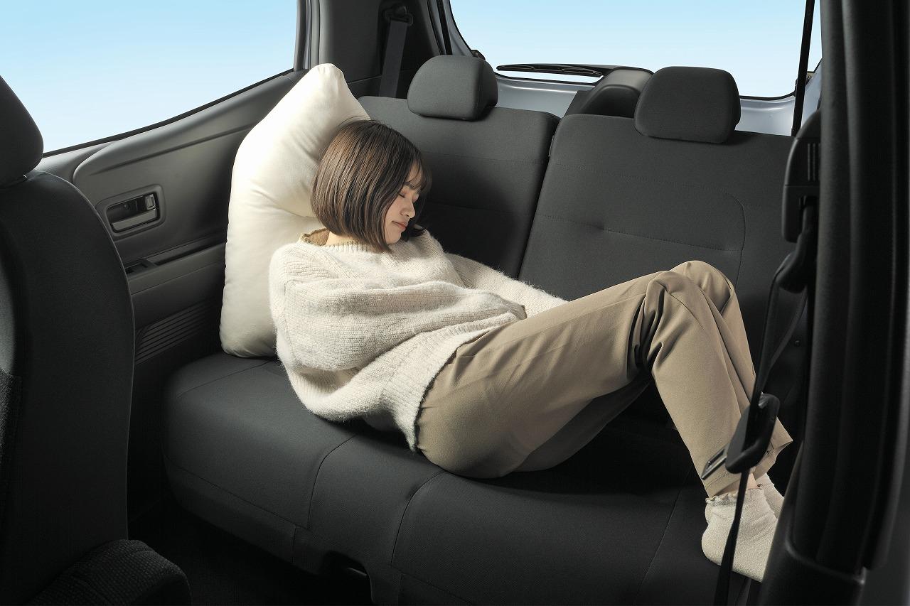 車の後部座席がリラックス空間に。仮眠や休憩に使えるクッション | ギズモード・ジャパン