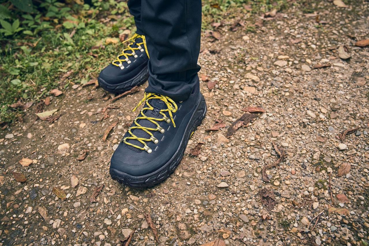 HOKAの新作シューズ、この1足で山も街も楽しめちゃう | ギズモード