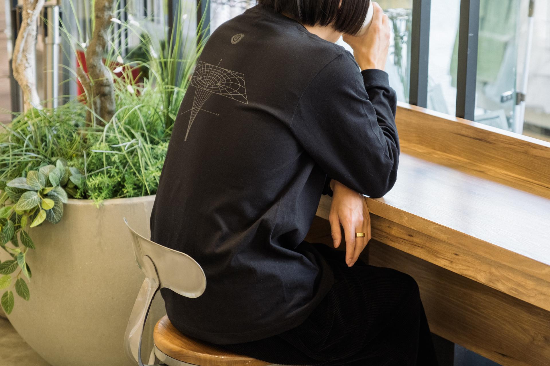 宇宙物理を背中で語る｡ギズ屋台オリジナルの長袖Tシャツ