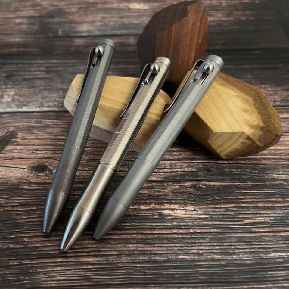 チタン製ボールペンをその手に。強さと軽さを両立した｢BOLTA