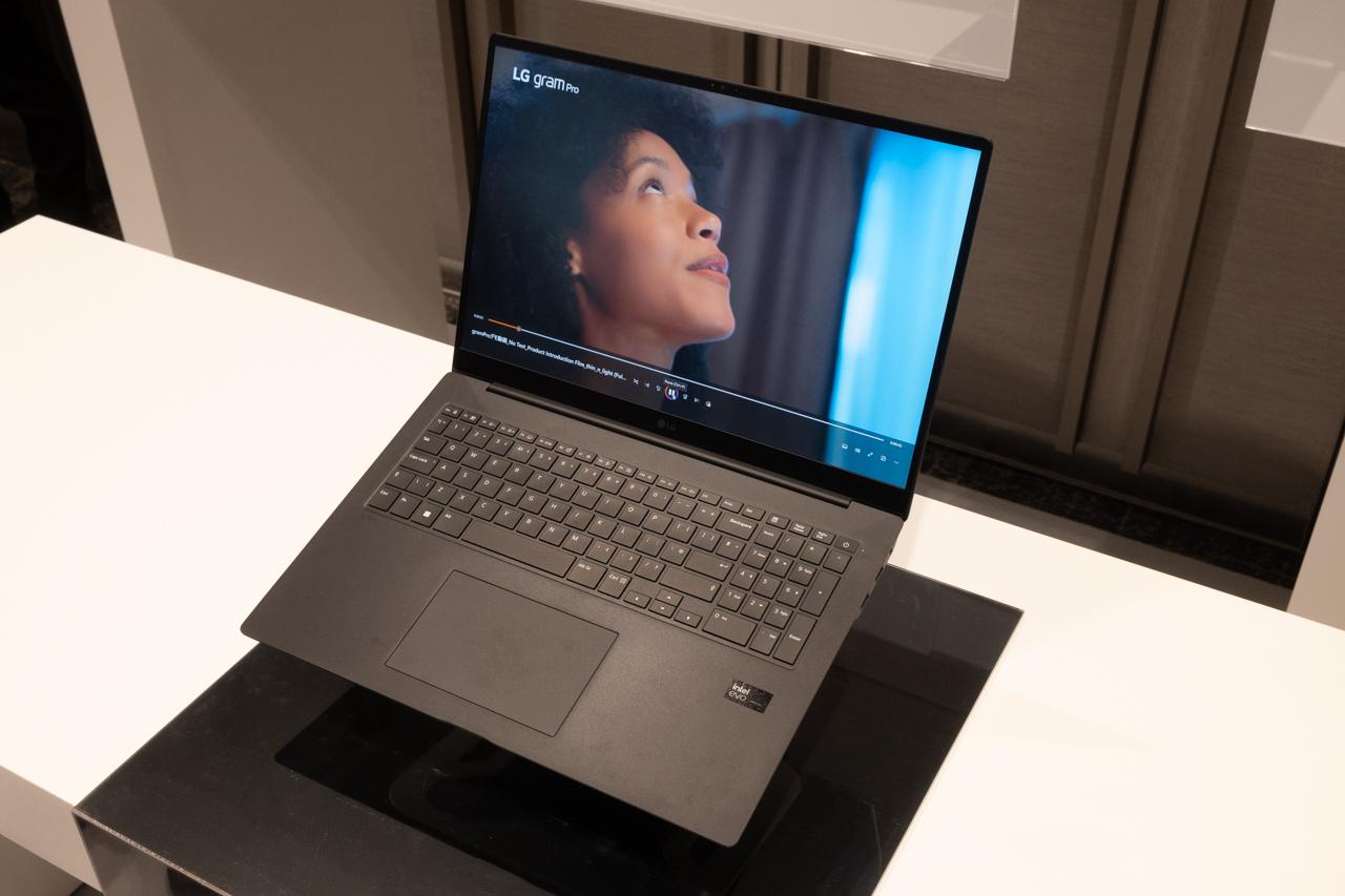 薄くて軽くてパワフルで大画面。LG gram Proがとっても魅力的だった