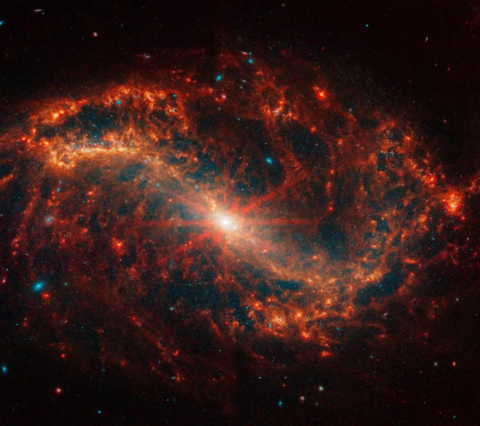息を呑む美しさ。ウェッブ宇宙望遠鏡が捉えた渦巻銀河の神秘