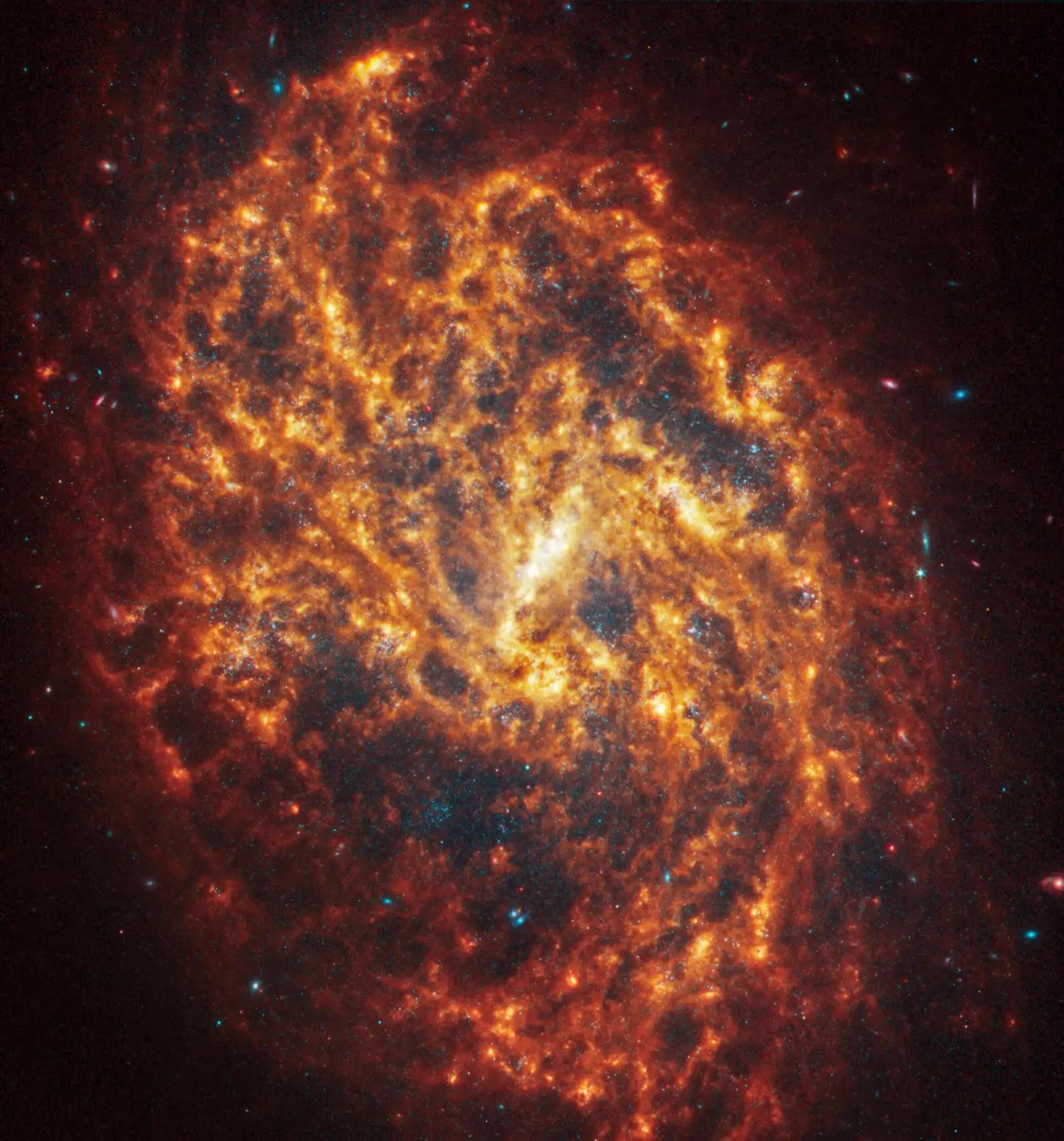 息を呑む美しさ。ウェッブ宇宙望遠鏡が捉えた渦巻銀河の神秘