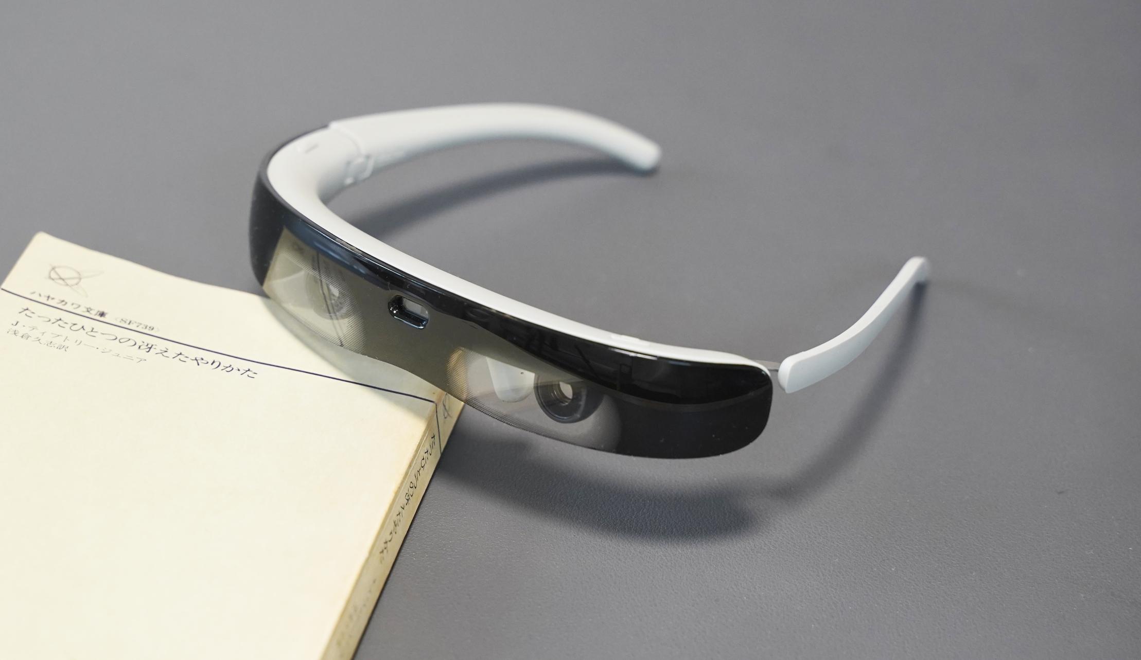 【美品】【手元の細かな作業に】オートフォーカスの眼鏡 ViXion01 近視＋老眼もこれ1本。人類の目に｢オートフォーカス｣を付与する、未来