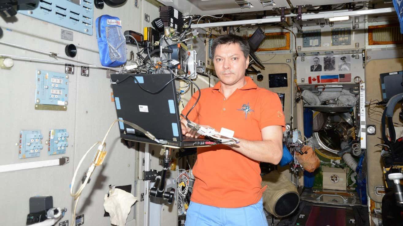 現在880日超えてます。ロシア人が宇宙での滞在期間を更新中