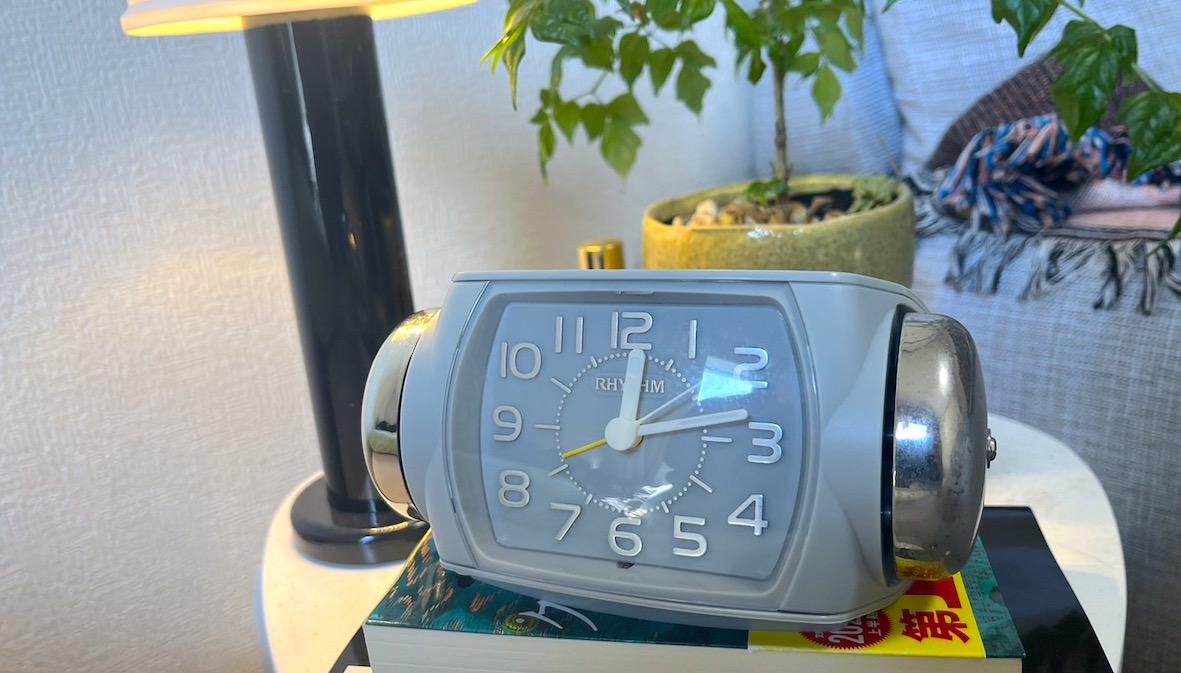 コレのおかげで安心して眠れる。ぜったい起きれる目覚まし時計