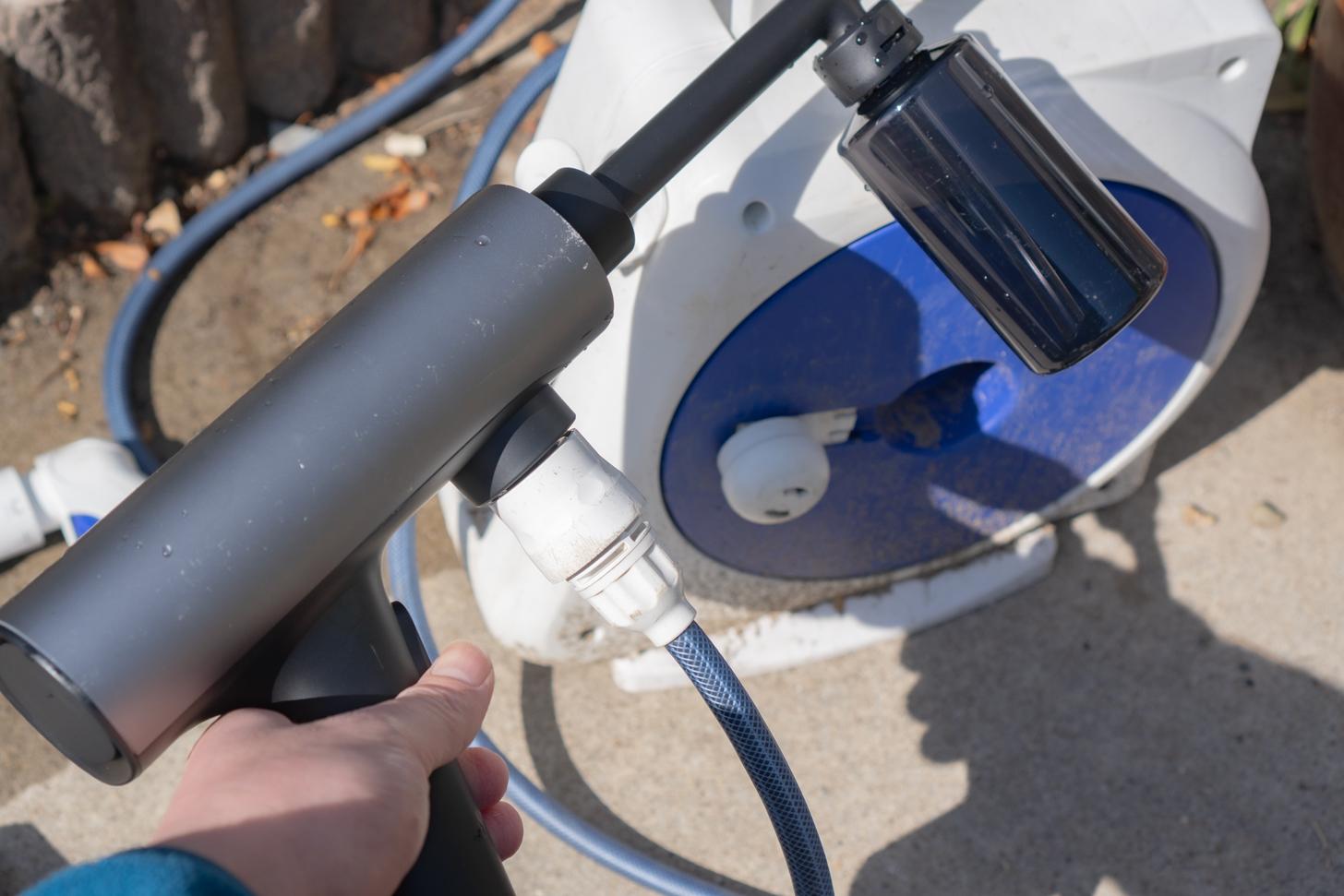 電源・水道不要! 片手でも扱いやすいポータブル高圧洗浄機 電源・水道不要! 片手でも扱いやすいポータブル高圧洗浄機