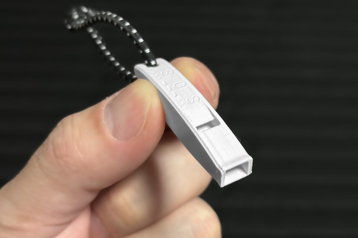 わずか2gで｢飛行機のエンジン｣並みの音が出る防災ホイッスル