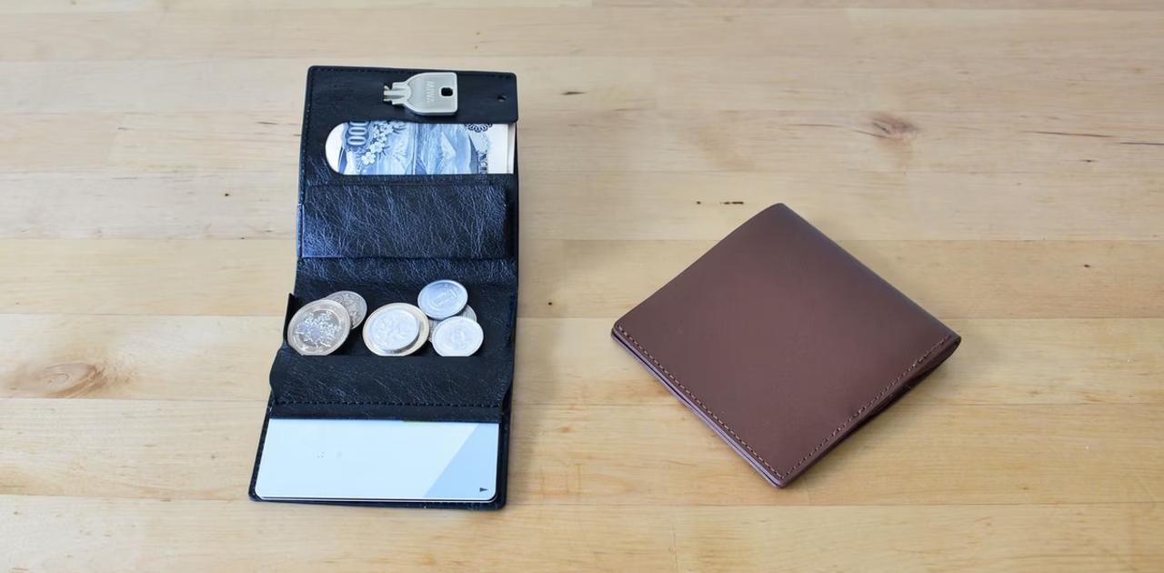 本革そっくりで破れにくいドイツ製レザーペーパーを採用した薄型財布「FINALE UT」を使ってみた