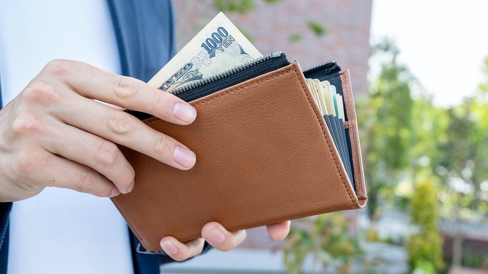 ガバッと開いて視認性よし！ 容量十分だけどスマートなシルエットも