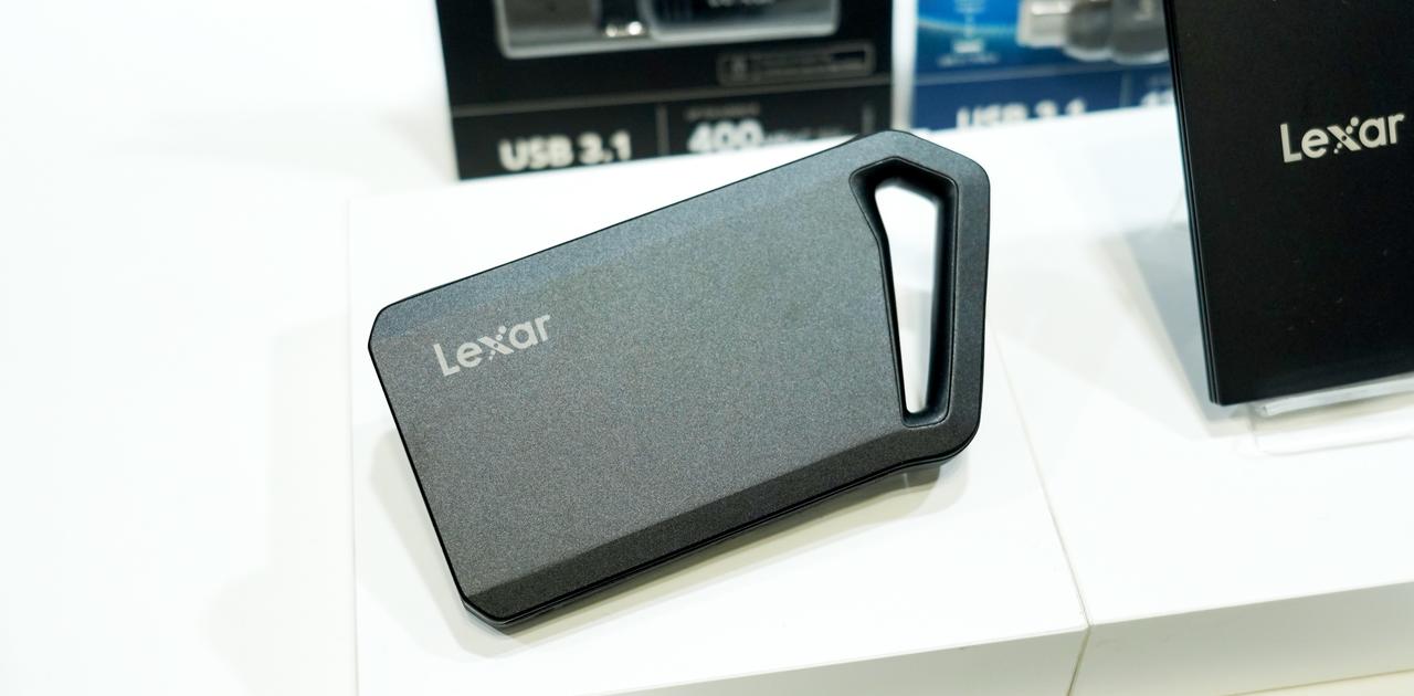 Lexarの外付けSSD、アルミボディのソリッド感がたまらんねぇ